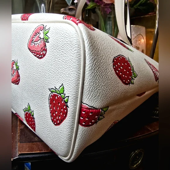 NWT Coach White Strawberry Print Women's Bag - Picture 4 of 7